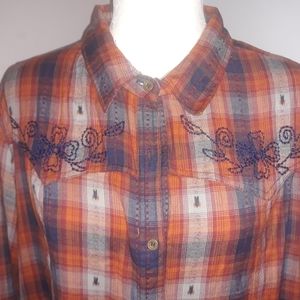 Womens long sleeved plaid floral top